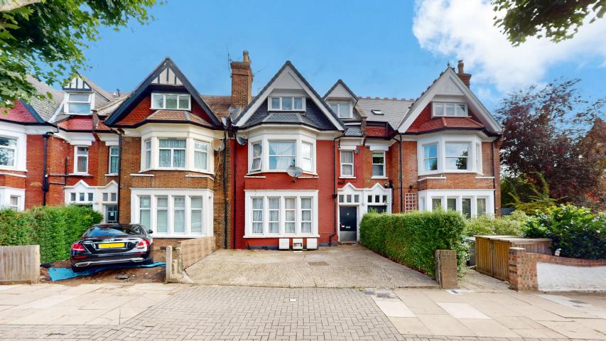 			3 Bedroom, 2 bath, 1 reception Flat			 Blenheim Gardens, Willesden Green